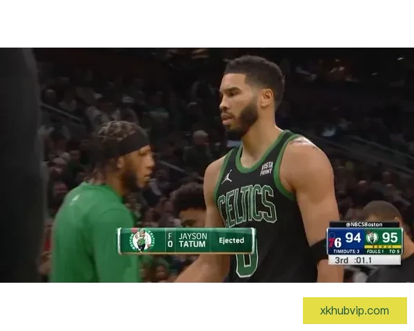 塔图姆向裁判索要技术犯规仍被判罚他逐渐找回比赛手感